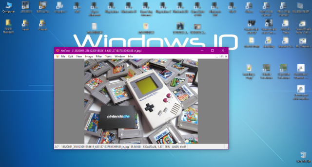 Blue bar only shows when XnView window is maximized (covers the entire screen). When XnView window is not maximized, blue bar disappears.